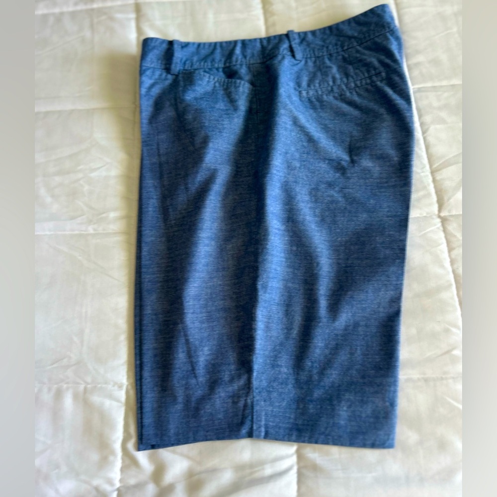 FREE TOP/ TALBOTS  PERFECT BERMUDA SHORT SHORTS